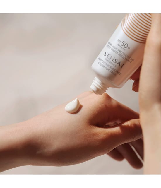 SENSAI SILKY BRONZE crème solaire protectrice visage SPF50+ 50 ml