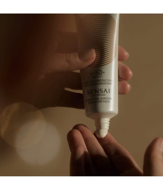 SENSAI SILKY BRONZE crème solaire protectrice visage SPF50+ 50 ml