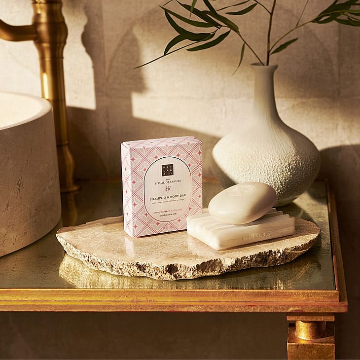 RITUALS THE RITUAL OF SAKURA Shampoing et savon corps solide 100 g