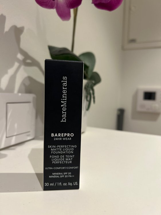 BARE MINERALS BAREPRO 24HR WEAR matte liquid foundation SPF20 #Light 27 Cool 30 ml