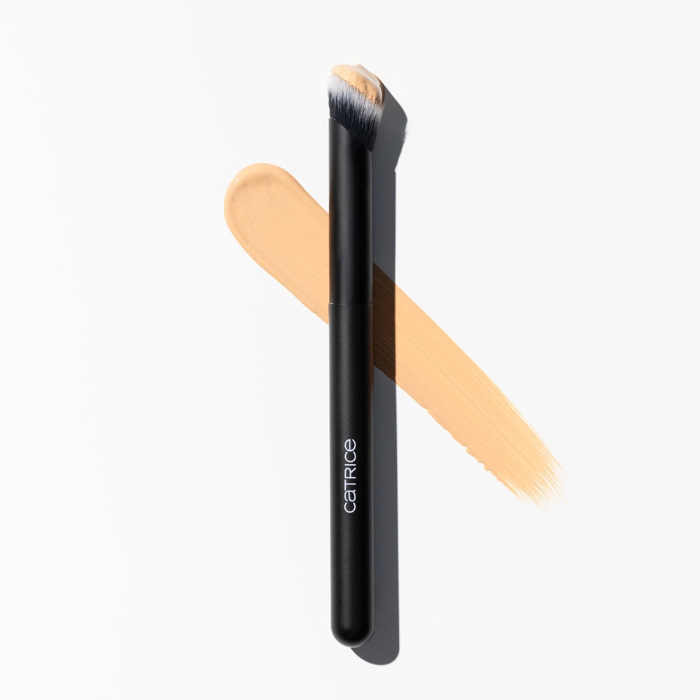 CATRICE UNDER EYE concealer brush 1 unit